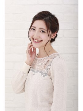 ララルーモ スタジオ(LaLarOomo STUDIO) 【JR新宿東口3分西武新宿駅直結】編み込みアップ