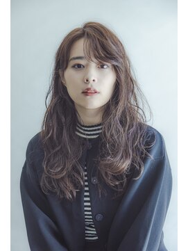 ページボーイ美容室 シックなウェーブの大人ロング