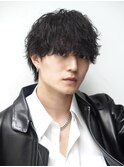 人気黒髪波巻きマッシュウルフ