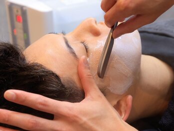 デフカッヅ 北千住(DEF CUTZ)の写真/眉を変えるだけで見違えるほど好印象に！いま就活生＆ビジネスマンに人気の眉カットで清潔感◎
