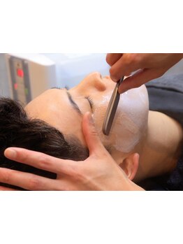 眉を変えるだけで見違えるほど好印象に！いま就活生＆ビジネスマンに人気の眉カットで清潔感◎