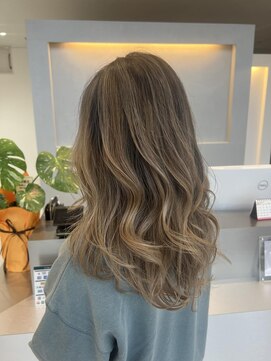 ケーアンドケー(K&K) バレイヤージュ×ベージュ