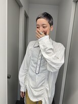 グリ(GRIS)&nbsp;ピクシーカット×シルバーアッシュ/20代30代40代50代