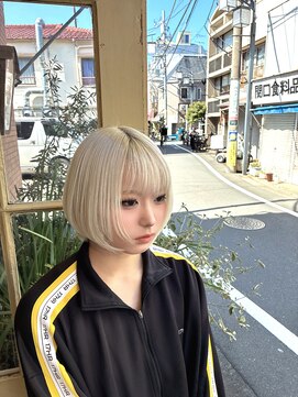 ヨナサン(Yona Saint) ブリーチとショートヘア