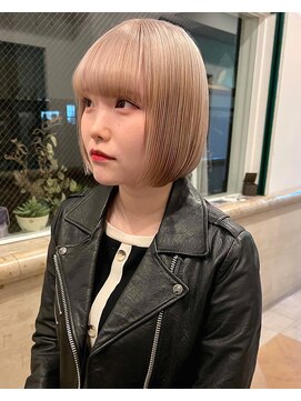 ニコフクオカヘアーメイク(NIKO Fukuoka Hair Make) 切りっぱなしボブ×ホワイトブロンド