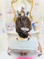 美容室 ティンカーベル シニヨンヘア