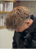 スペインカール　ツイストスパイラル眉カットメンズパーマ