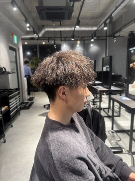 スタッド 松戸(stud. Men‘s) ラウンドマッシュ×ハイライト×ツイストスパイラルパーマ