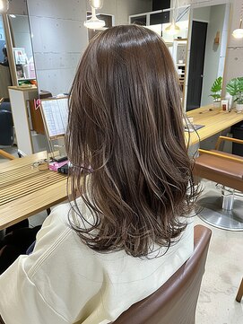 クラン 岡本(Chlan) ハイライト　シルキーベージュ　ゆるふわセミロング