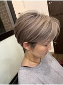 耳かけショートハイライトカラー_ハンサムショート_330