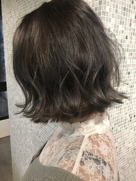 ザ デイ ショウナン(THE DAY shonan) 外ハネボブ☆オリーブアッシュ