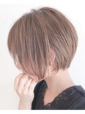 可愛いベージュ系カラーボブ