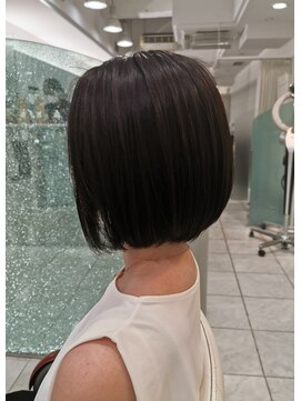 クオーター(QUARTER) 前下がりボブ