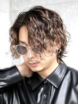 前下がりサイドパートマッシュウルフ波打ちツイストスパイラル