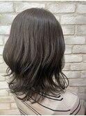 外ハネオリーブグレージュ