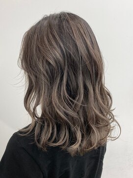 トゥルークリエイション 小山(True Creation) グレージュ