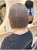 ショートボブハイトーンブリーチカラーミルクティーベージュ横浜