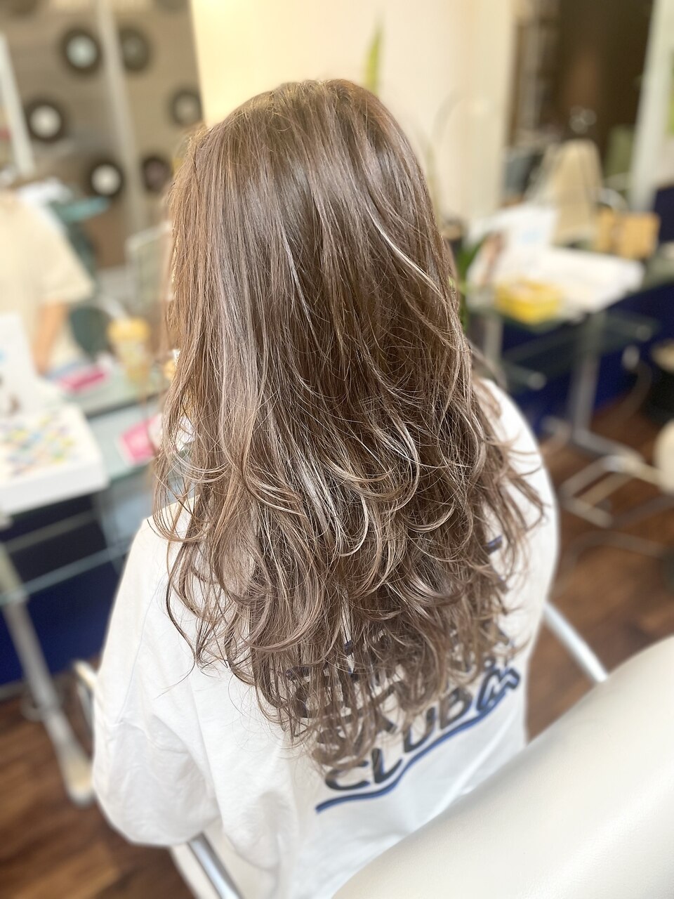 癖を生かしたワンカールハイライト：L199334446｜ヘアースタジオ