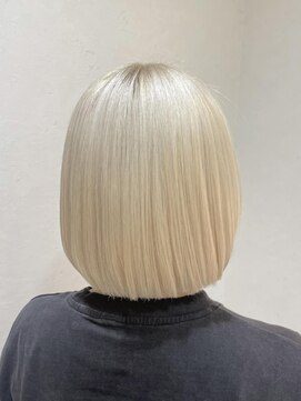 ヘアースペースブルーム リアン 岡町店(HAIR SPACE BLOOM Lien) 【岡町/ケアブリーチ】ホワイト/ブロンド