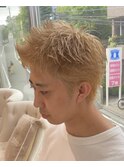 ブロンドスパイキーショート