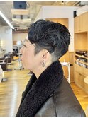 くせ毛を活かした刈り上げショート
