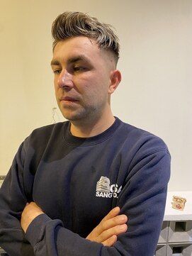 ディーン 名駅店(DEAN) 刈り上げ+ハイライト