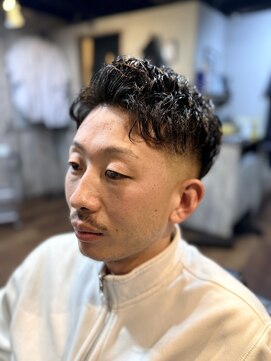 ヴィルバーバー(VIR BARBER) パーマ × ミドルフェードショート