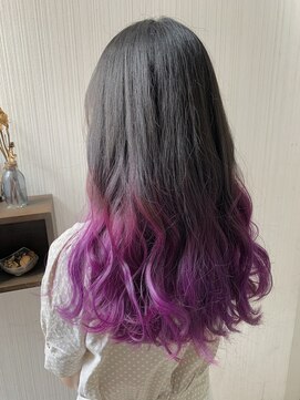 トムキャット(TOM CAT) 外国人風　ブリーチ　グレージュ　グラデーション　パープル