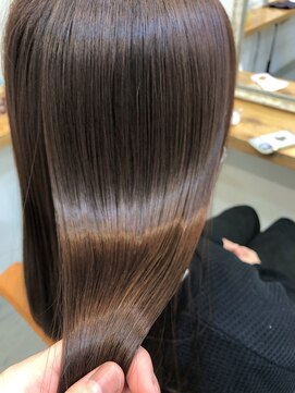 ネイヴィル(navile) ピンクベージュ×ミネコラ