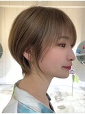 小顔ショート×透け感ダブルカラーベージュ