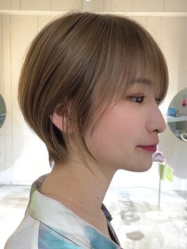 ストレータ バイ マリオ(Strata by mario) 小顔ショート×透け感ダブルカラーベージュ