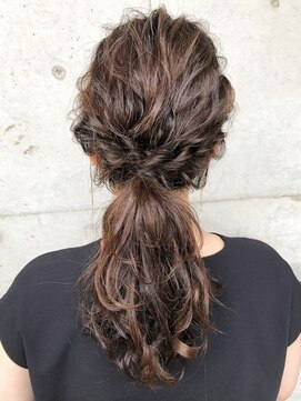 サンルーム(SUN room) ローポニーアレンジ　moro