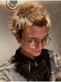 ブロンドwカラー刈り上げなしスパイキーショート