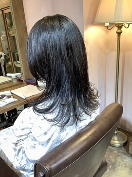 美容室 フィックス ミディアムレイヤー毛先をくるんとっ♪