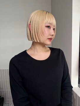 ステン(sten) ハイトーンボブ/切りっぱなしボブ/ミニボブ/ホワイトブロンド