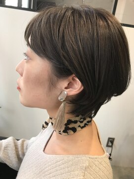 トロワ ショートボブ