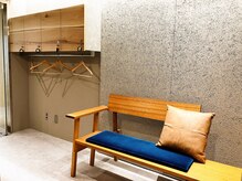 グランデマーノ(grande mano)の雰囲気（オーダー家具が並ぶ店内は、髪だけでなく楽しめる空間◎）