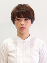 ファミリィ (PHAMILEE)&nbsp;スタイリッシュなショートに個性派カラーを