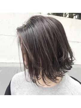 エレナ(elena) 外ハネ外国人風ボブ