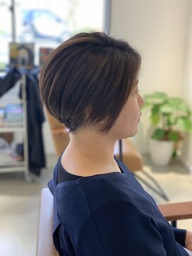 アオゾラ(Aozora) 自然に２ブロックで刈り上げショートボブ