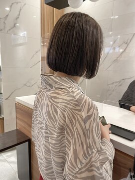 ビュートリアム ギンザ(BEAUTRIUM) ぷつっとラインが大人かわいいボブヘア〔銀座、有楽町〕