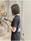 YOKE 丸くない切りっぱなしボブアッシュグレージュブリーチなし