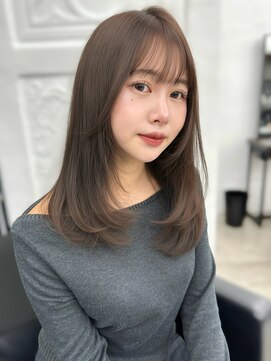 ミディアムレイヤー/グレージュカラー/小顔カット