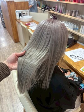 ヘアショップ エヌアンドエー 久喜菖蒲店(hair shop N&A) ホワイトシルバー×ハイトーンブリーチストレートロング