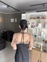 ウニュ(unu.)&nbsp;タイトヘア、結婚式ヘア、お呼ばれヘア