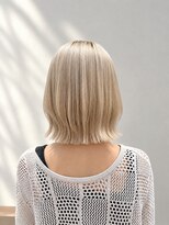 モザミ(MOZAMI)&nbsp;透明感を楽しむ外ハネレイヤーボブと柔らかミルクティーベージュ