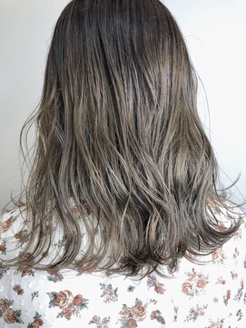 ソワンドゥブレス 大日店 (soin de brace) ○モノトーンカーキグレージュ