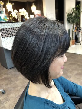 サロンドジュネ(salon de JUNE) 前下がりショートボブ