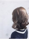 ナチュラルなアッシュベージュスタイル