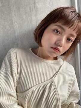 ブランド(BLANDO) ミニボブ　艶ベージュ　バング　スロウカラー